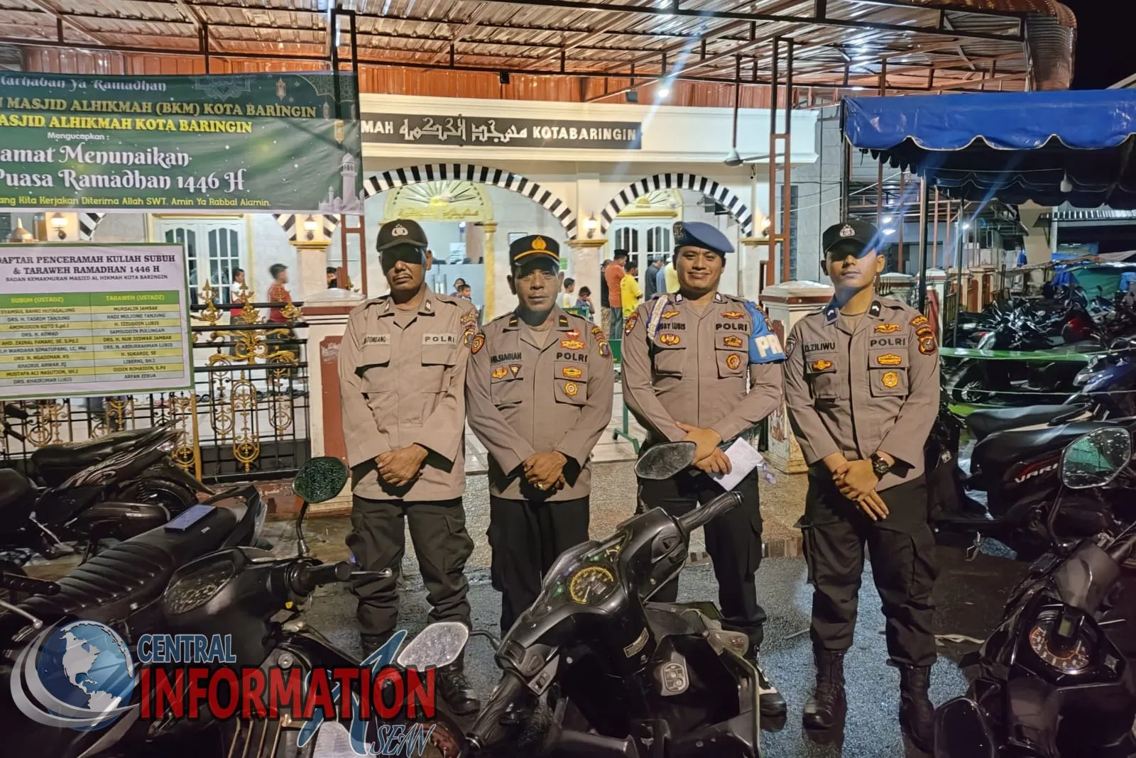 Foto kegiatan patroli dan pengamanan Polres Sibolga di sekitar masjid saat bulan Ramadhan.